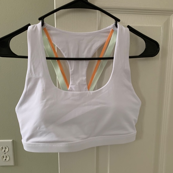 NWOT Fabletics Kessler Medium Impact Sports Bra II - Picture 2 of 4